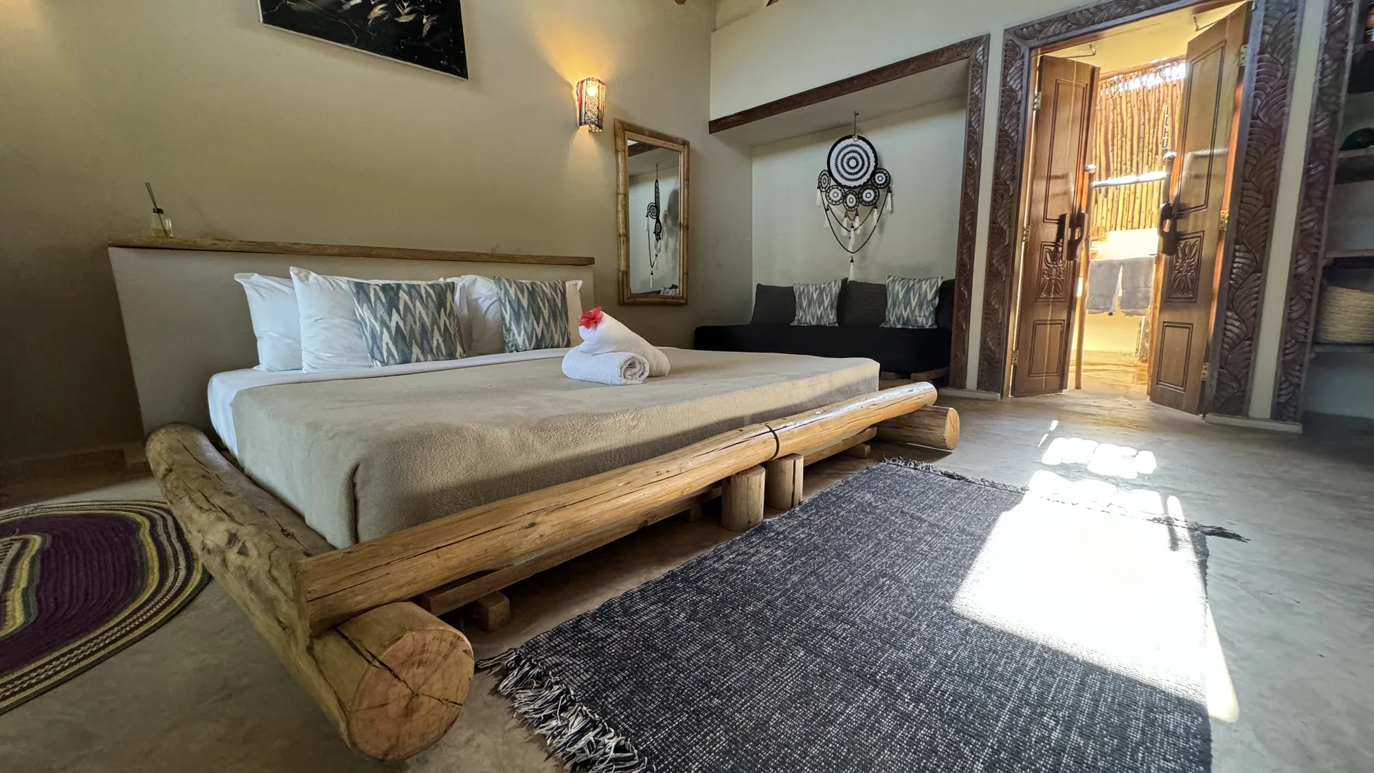 The Nest Poolside Villa with tropical garden and pool just steps away